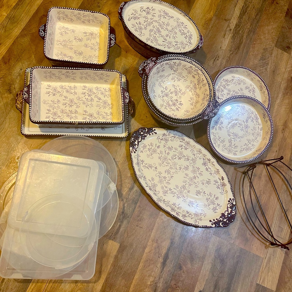 Temptations by Tara bakeware set 22 pieces.